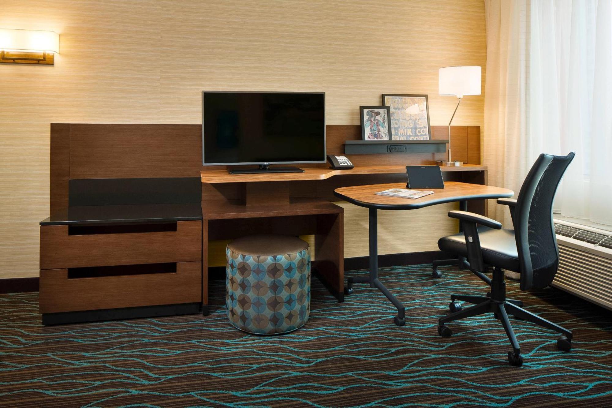 Fairfield Inn & Suites By Marriott Calgary Downtown Bagian luar foto