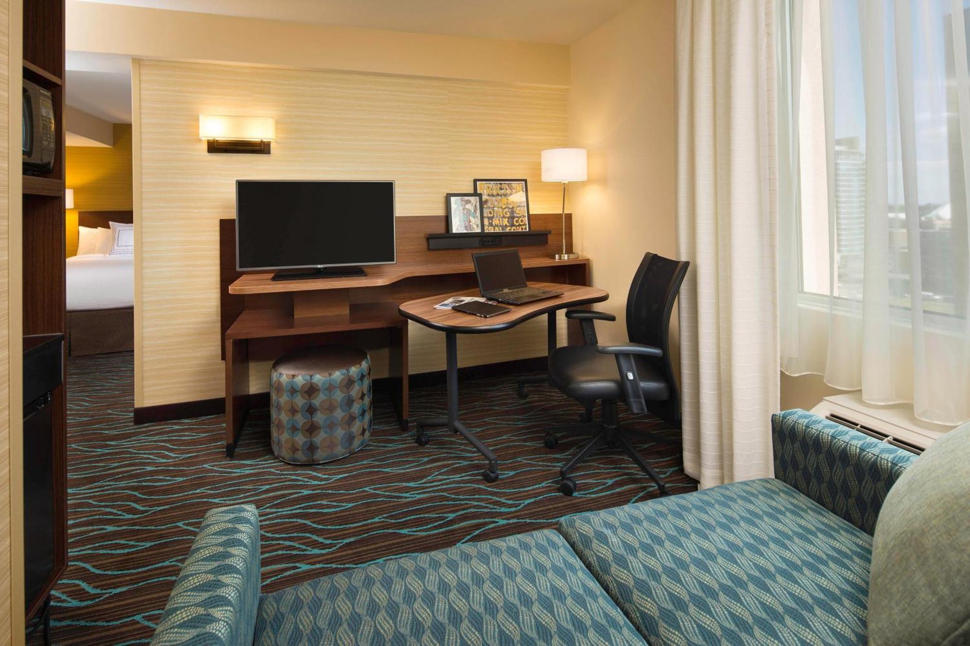 Fairfield Inn & Suites By Marriott Calgary Downtown Bagian luar foto