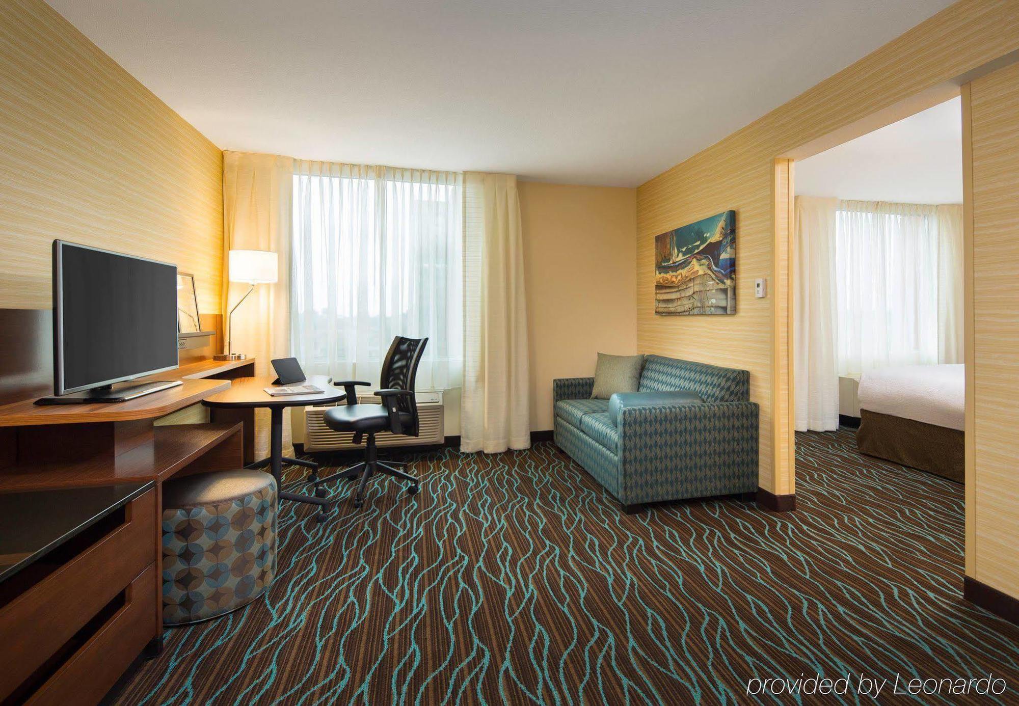 Fairfield Inn & Suites By Marriott Calgary Downtown Bagian luar foto